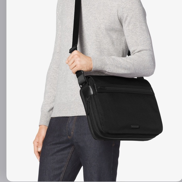 Michael Kors Kent Large Nylon Messenger Bag in Black